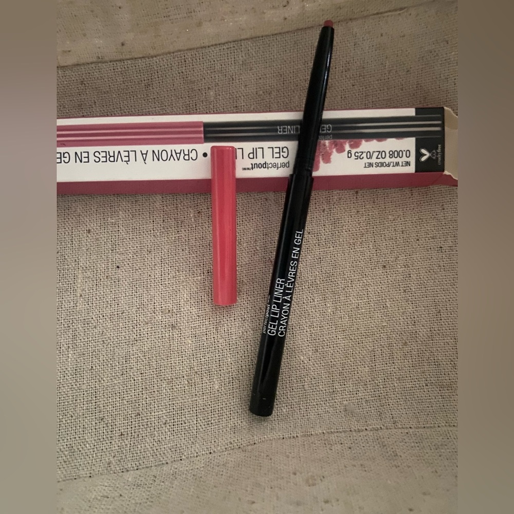 Wet n Wild perfect pout lip liner retractable 654C “Never Petal Down” color/name